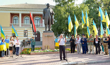 Синьо-жовтий прапор і галерея героїв