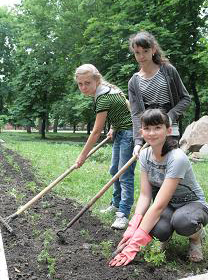 Заробляють гроші самі, а не випрошують у батьків