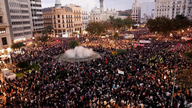 Валенсія стала ареною протестів у відповідь на смертельні повені, що спіткали Іспанію.