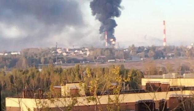 У Ярославлі спалахнула пожежа на одному з найбільших нафтопереробних заводів у Росії.