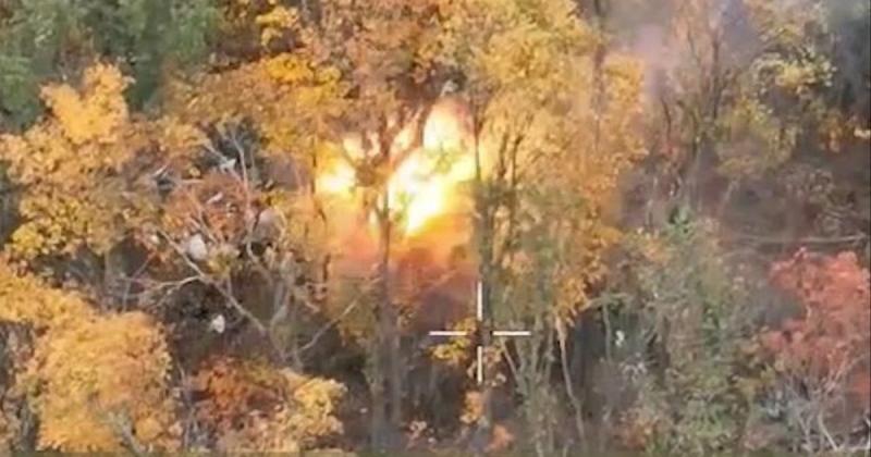 Оператори безпілотників 58-ї окремої мотопіхотної бригади виявили та знищили бліндаж, де вороги зберігали боєприпаси. Дивіться ВІДЕО.