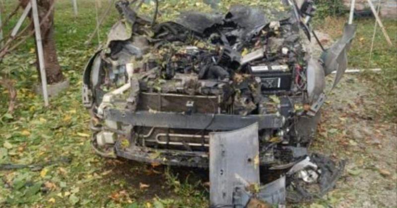 Збройні сили Росії завдали удару по Запорізькому району: один чоловік отримав поранення, автомобіль зазнав пошкоджень. Фотографії на додачу.