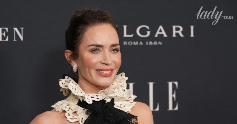 Білий оксамит — це щось особливе: Емілі Блант з’явилася на церемонії в наряді, що викликав значний інтерес.