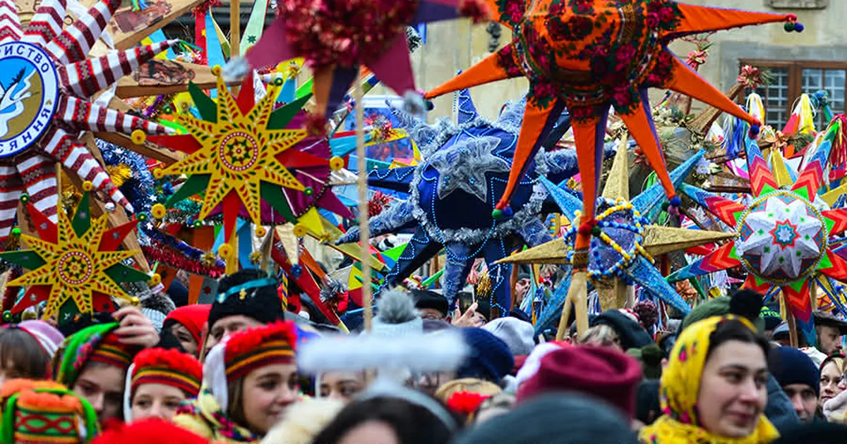 Різдвяні листи, парад зірок, фестиваль пампухів і ароматного глінтвейну...