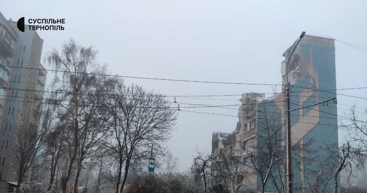 У Тернополі число жертв російського обстрілу сягнуло 34 осіб, повідомляє Суспільне.