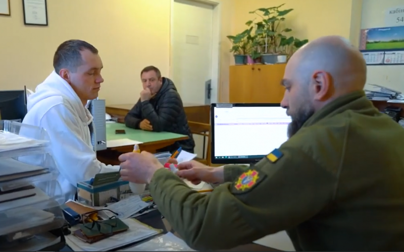 ТЦК заблокували рахунки на суму 51 000 грн без попередження про накладений штраф: як можна оскаржити це рішення.