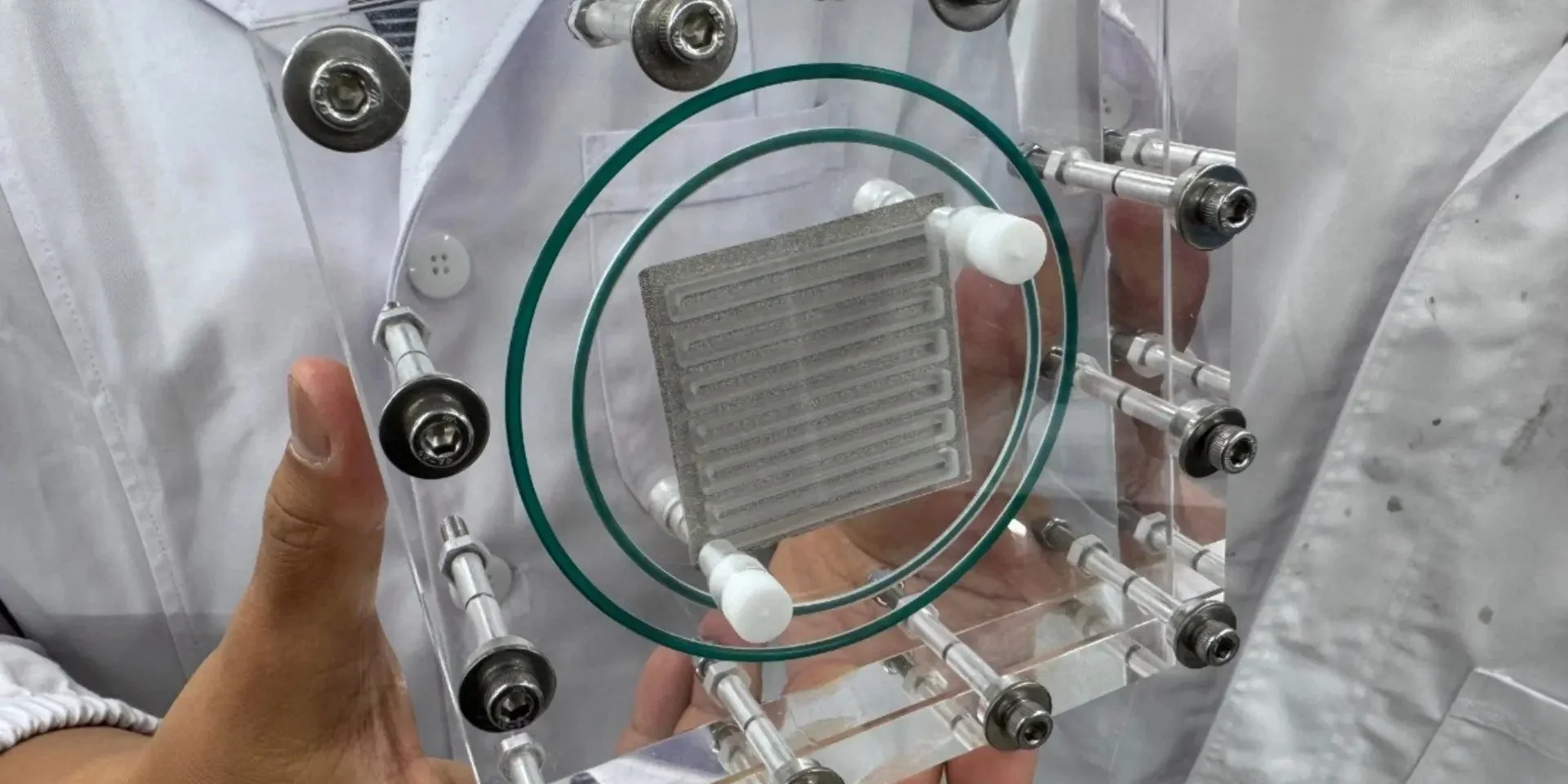 З небес у паливо. Австралійські дослідники трансформують викиди CO2 у авіаційне пальне.