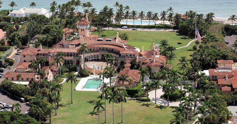 Чоловік, озброєний вогнепальною зброєю, увірвався на територію резиденції Дональда Трампа, але був ліквідований агентами Секретної служби.