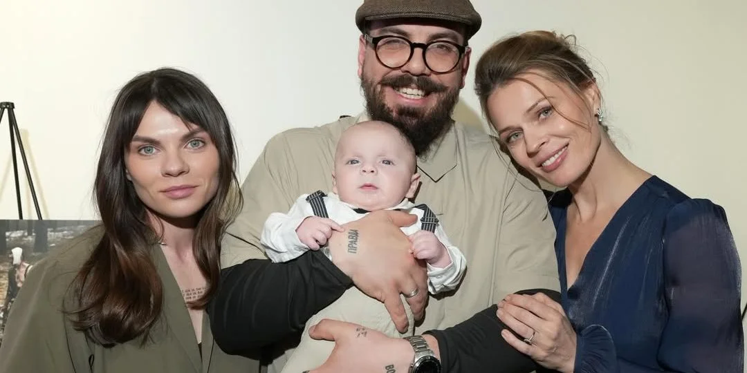 Костянтин та Влада Ліберови разом із своїм малим сином представили свою книгу в Лондоні. Підтримати фотомитців прийшли Валерій Залужний і Ольга Фреймут.