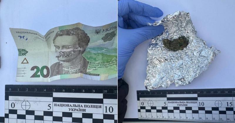 У Мукачеві під час інспекції автомобіля патрульні виявили пакунки з наркотичними засобами (ФОТО)