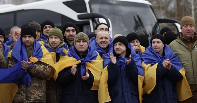 Сьогодні з полону російських військ повернулися троє мешканців Закарпаття.