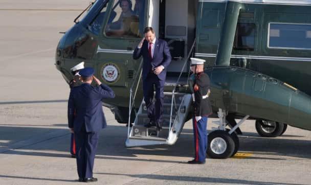 Венс відправився на зустріч з іранською делегацією в Пакистані.