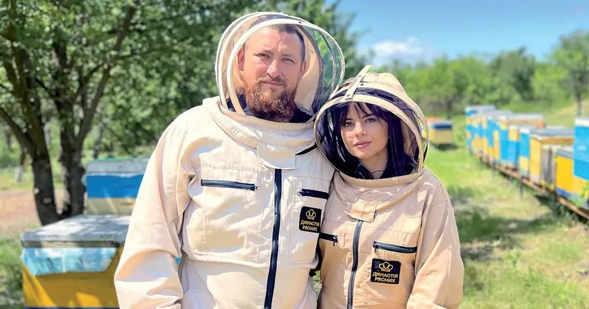 Після служби на фронті, він займається бджолярством.