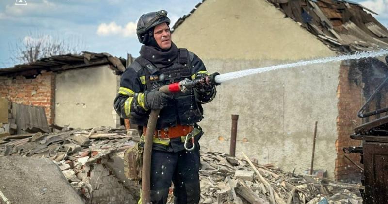 Рашисти здійснили обстріл Великого Бурлука на Харківщині: одна особа загинула, є постраждалі. ФОТОзвіт.