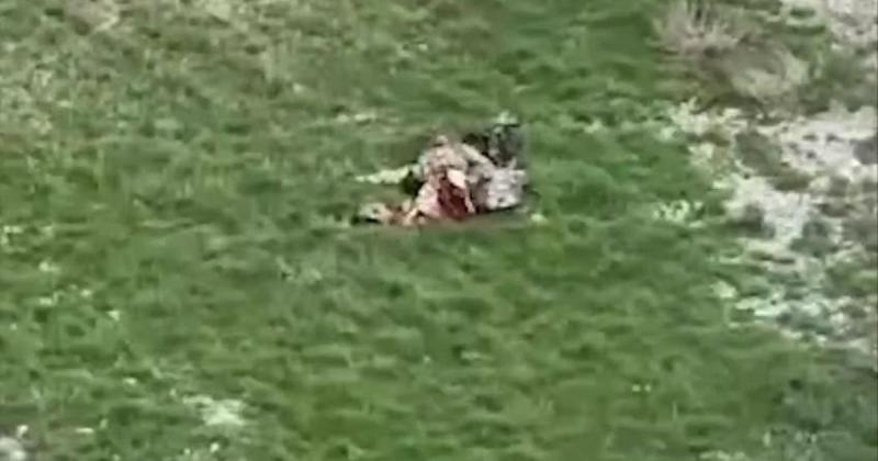 Неудачна спроба знищення українського БпЛА призвела до розриву тіла окупанта навпіл: ефективні дії солдатів 82-ї бригади. ВІДЕО 18+