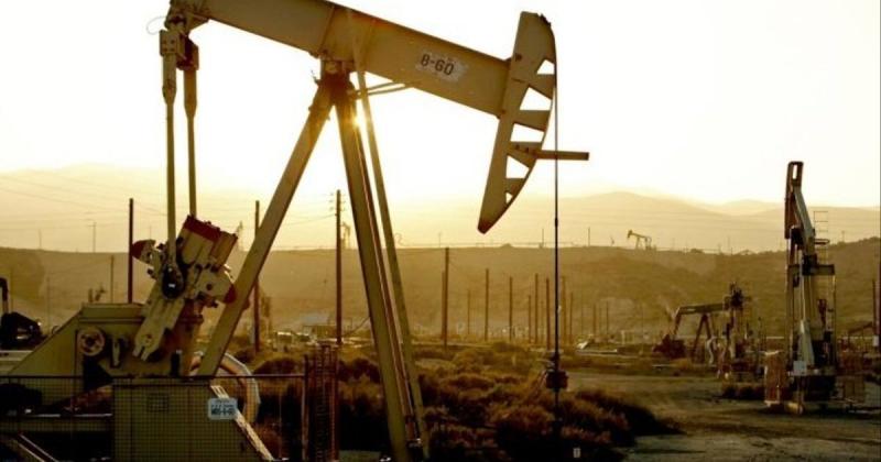 Росія зменшила обсяги видобутку нафти через атаки на інфраструктуру та проблеми з трубопроводом 