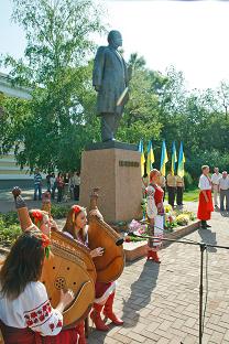 Вшанували пам’ять жертв політичних репресій та вклонилися Тарасу