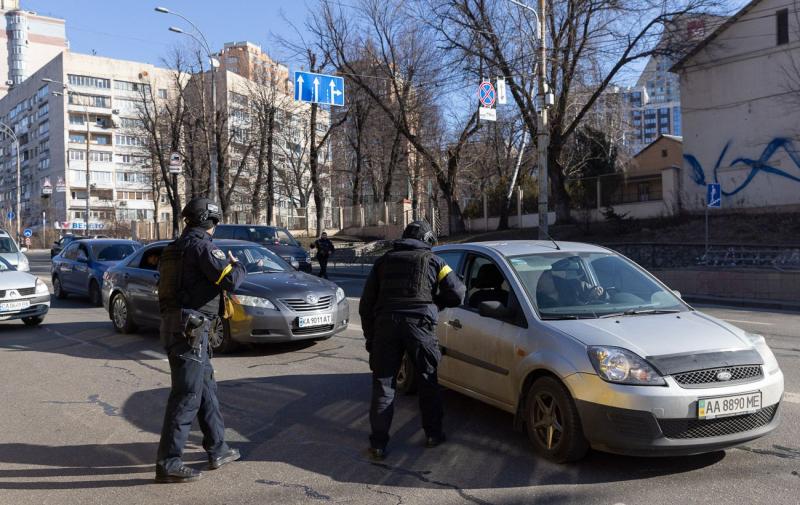 Ці вказівки повинні бути відомі кожному: як діяти, якщо ваше авто зупинили на контрольному пункті.