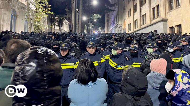 У Тбілісі відбулися зіткнення між протестувальниками та силами правопорядку.