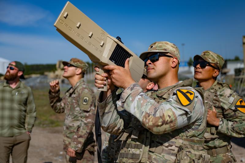 Міністр оборони США затвердив конфіденційну стратегію боротьби з безпілотниками.