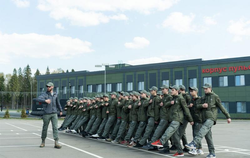 В ISW висловили припущення, з якою метою Росія планує підвищити статус військової служби серед молодого покоління.