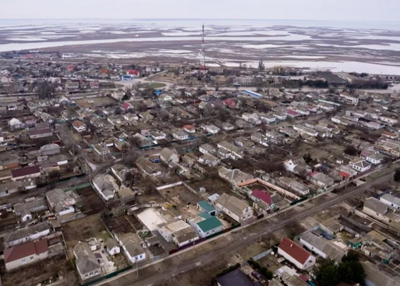 Російська сторона має намір реалізувати земельні ділянки, що належать українцям, які покинули свої домівки через окупацію.