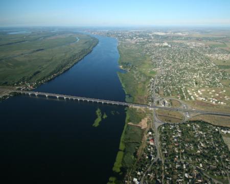 У районі Херсона безпілотник російських сил влучив у подружжя пенсіонерів.