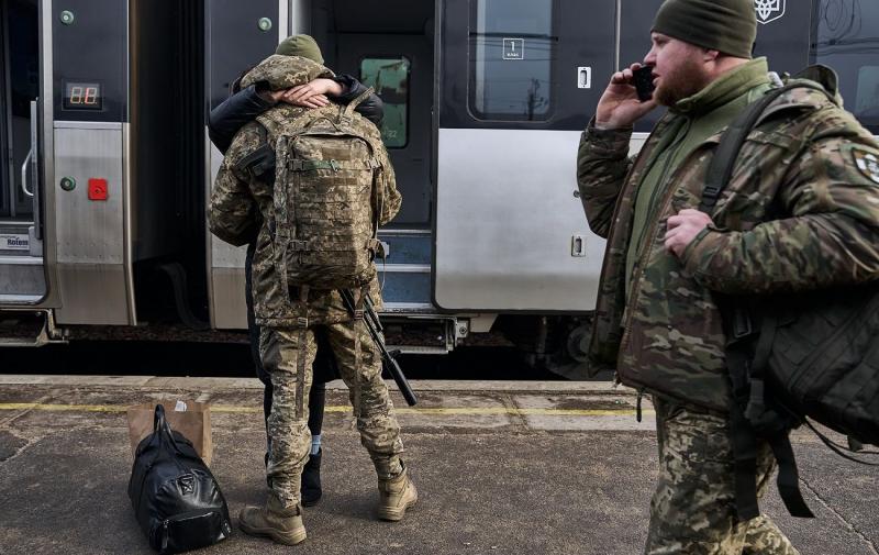 Чи має право ТЦК надсилати повістки щомісяця та як можна знятися зі списків розшуку: аналіз від адвоката.