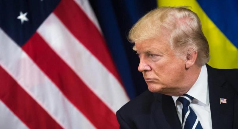Адміністрація Трампа вперше дала згоду на постачання озброєння Україні, повідомляє Kyiv Post.