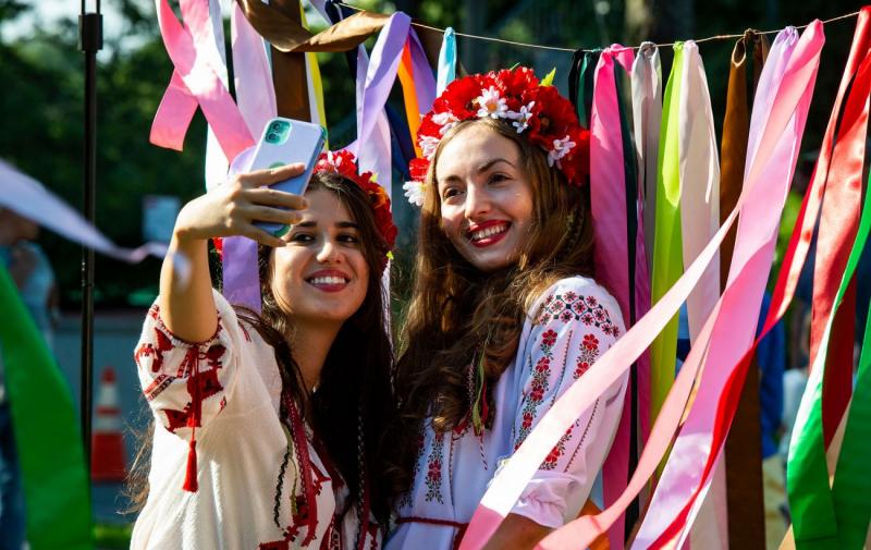 Свято вишиванки 2025: коли відзначати в Україні та за її межами