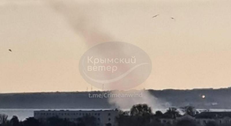 У Криму пролунали потужні вибухи: аеродроми під ударами, вогонь охопив склад боєприпасів (відео)