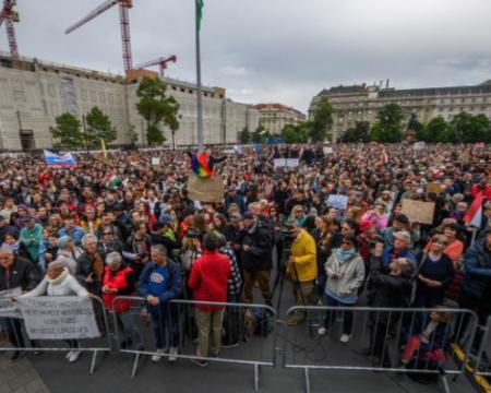 Угорці вийшли на вулиці, щоб висловити свій протест проти курсу, що його проводить прем'єр-міністр Орбан.