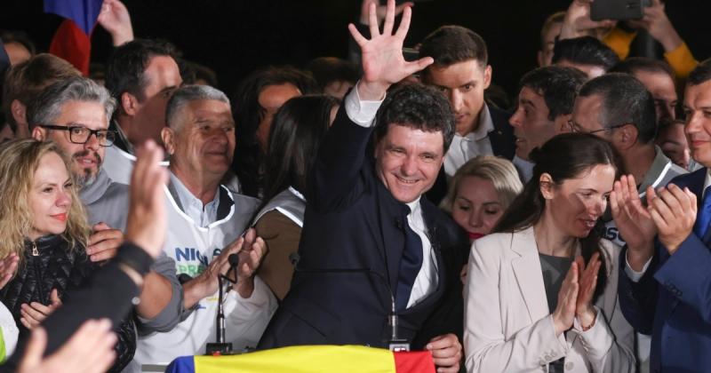 Вибори в Румунії: після завершення підрахунку голосів перемогу здобуває проєвропейський кандидат Нікушор Дан.