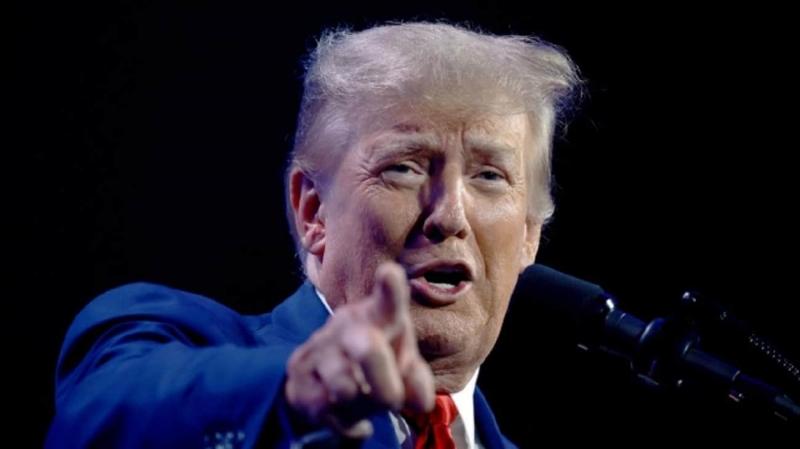 Трамп наклав заборону на в'їзд до США для громадян 12 держав, повідомляють ЗМІ.