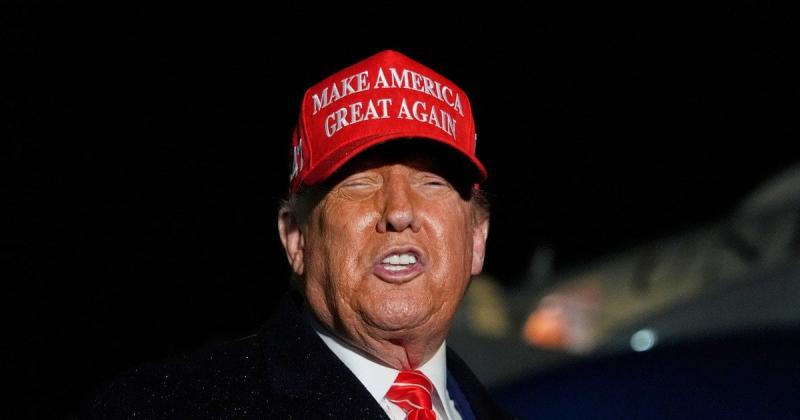 Професор з Манхеттенського університету стверджує, що Трамп прагне встановити диктаторський режим у США.