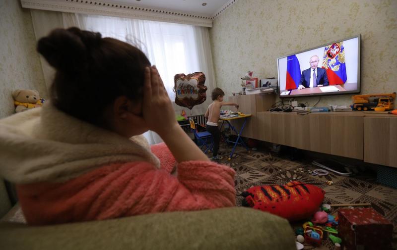 За даними опитувань, 74% росіян підтримують війну проти України, в той час як 24% вважають за доцільне застосування ядерної зброї.