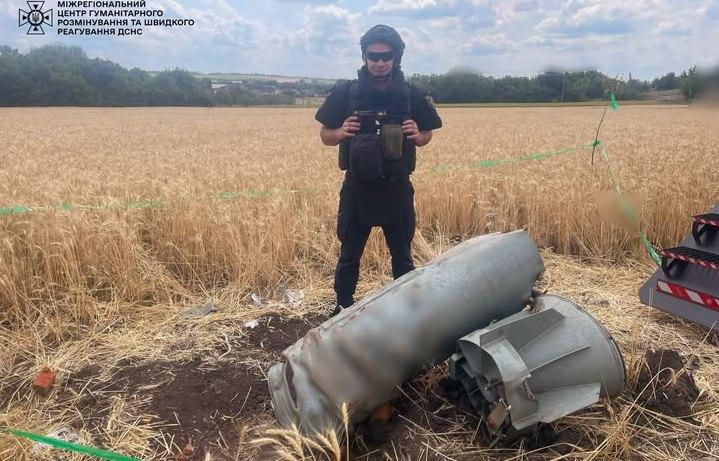 У Харківській області фахівці-сапери успішно нейтралізували касетну авіабомбу, яка не вибухнула - Новини Весь Харків.