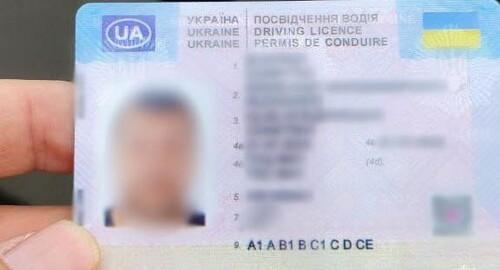 У Харкові водій, що використовував фальшиві водійські права, намагався уникнути відповідальності за керування в стані алкогольного сп'яніння.
