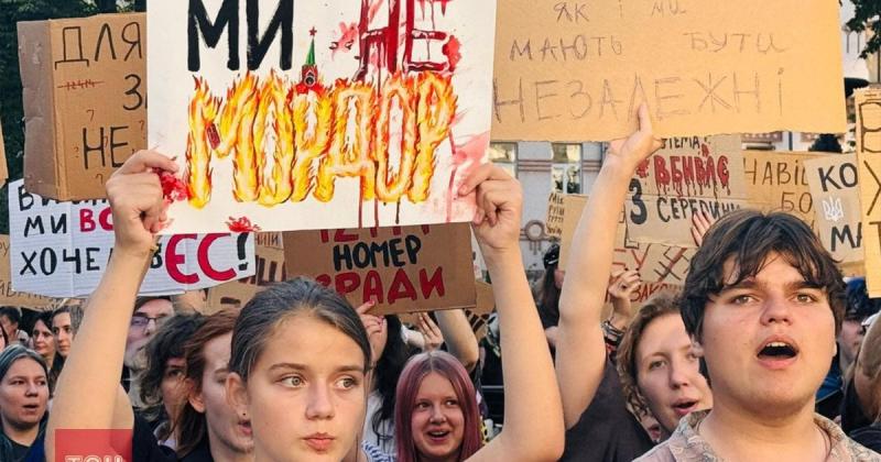 Не НАБУ та САП: експерт з політичних наук висловив думку про реальні причини протестів в Україні.
