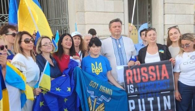 Посольство України в Італії висловило осуд стосовно матеріалів, опублікованих місцевими засобами масової інформації, які стосуються керівника української діаспори.
