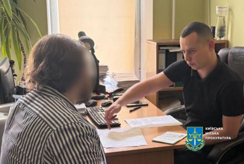 Шантаж на суму 10 тисяч доларів: у Києві чоловік намагався отримати гроші, погрожуючи розголосом інтимних світлин.