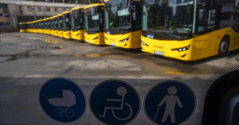 Київ трансформує свою транспортну інфраструктуру: 30 з 85 автобусів, придбаних за кредитом Європейського інвестиційного банку на суму 18,5 мільйона євро, вже розпочали свою роботу на маршрутах. -- Delo.ua