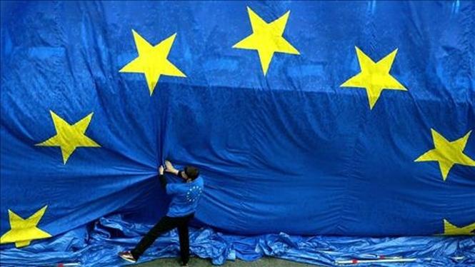 Європейський Союз не зміг досягти згоди щодо виділення Україні 140 мільярдів євро з доходів активів Росії, повідомляє Financial Times.