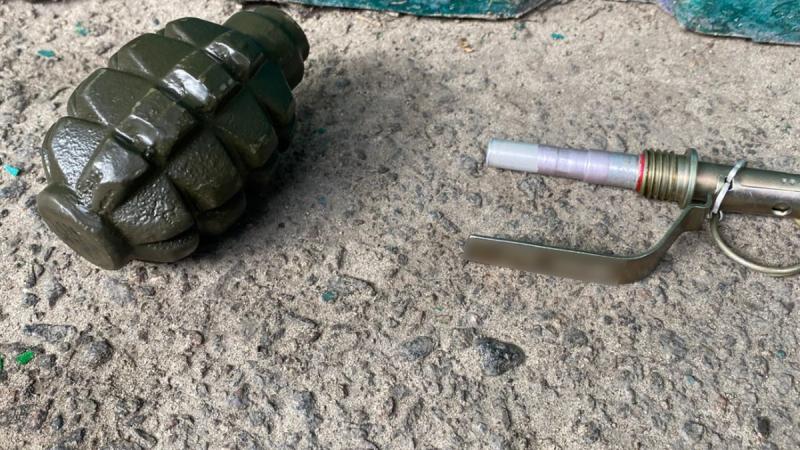 Один із постраждалих внаслідок конфлікту, що стався в Лозовій із застосуванням гранати, помер. Зловмисника затримано і взято під варту.