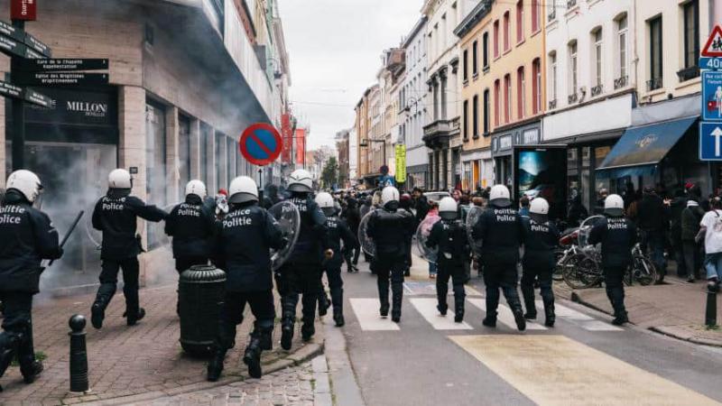 У Брюсселі під час протестів проти жорстких економічних заходів поліція використала сльозогінний газ.
