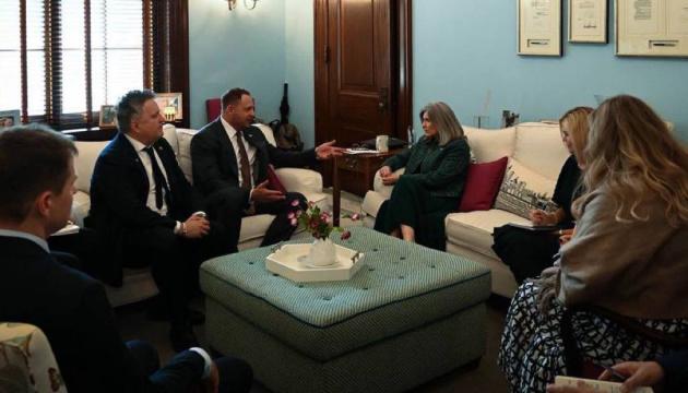 Єрмак провів зустріч із сенаторами США, обговорюючи питання санкцій, військової співпраці та репатріації дітей.