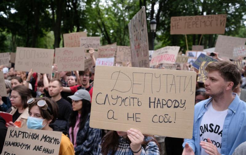 Чи є можливість висловлювати критику на адресу влади в умовах війни: результати дослідження КМІС.