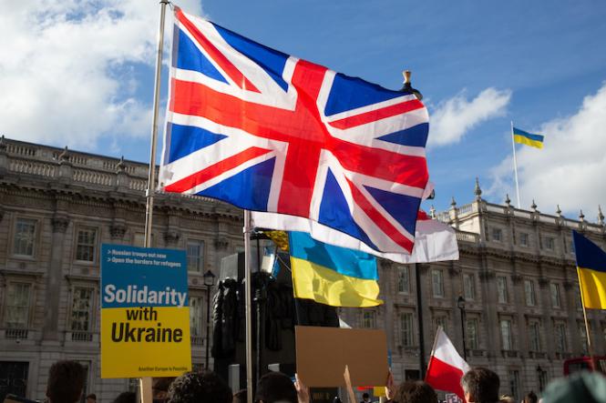 Великобританія запрошує Сполучені Штати до спільної роботи над створенням мирного плану для України – Axios.