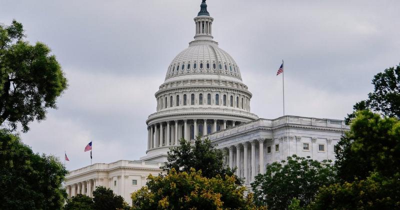 Конгрес США призупинив розгляд законопроекту про санкції проти Росії - повідомляє Politico.