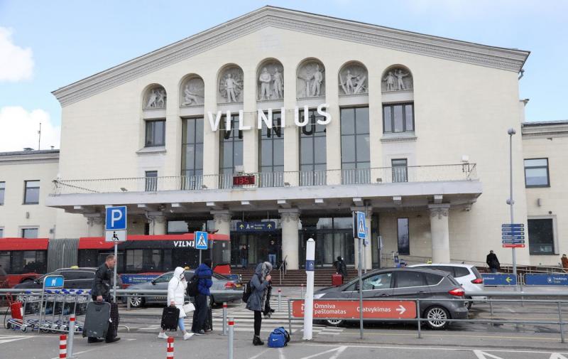 Аеропорт Вільнюса призупинив свою діяльність через повітряні кулі, які з'явилися з Білорусі.